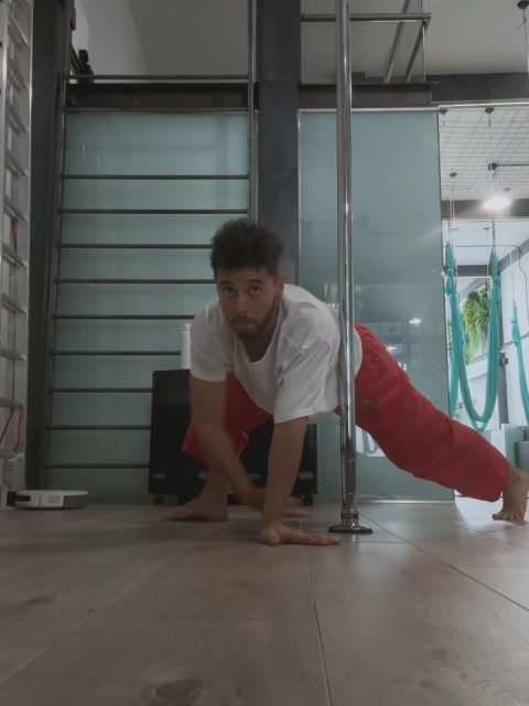 These are some of the movement sketches I’ve been exploring last week 🐍 I know I’ve been a little quiet on here lately.. mostly offline, deep in creation but lots of good things are coming soon 🤍

My new workshop & intensive menu for 2025/2026 is finally alive, and I’ll start sharing it in Buenos Aires 🇦🇷 in just two weeks!!! 🥹

2025 is nearly full (except for December), which is still wide open for something special 🤍

See you somewhere out there 🫂
📍@aerialmad